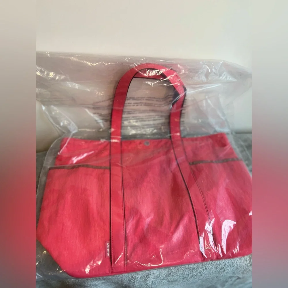 Lululemon Daily Multi-pocket Tote Bag 20L Glaze Pink/Ancient copper piping NWT - Picture 8 of 9